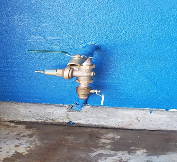 Repaired hose bib with pressure regulator and shutoff valve